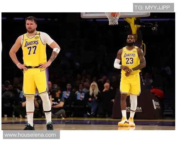 湖人队主场惨败,詹姆斯再砍50+难救主,遭遇连败后是否应调整阵容? 湖人队主场惨败,詹姆斯再砍50+难救主,遭遇连败后是否应调整阵容?